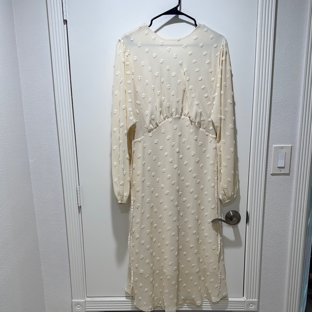 Elegant Cream Long Sleeve Dress